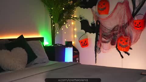 LoretteLorena online show from 10.26.25