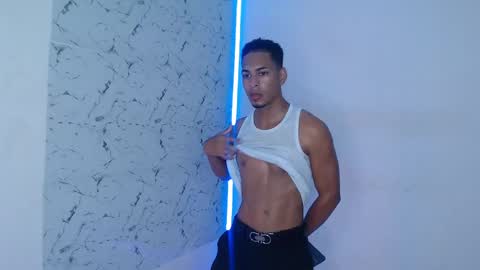 Snapshot of lorian_vikel chatting on 09.12.25 Lorian Vikel online show from 09.12.25