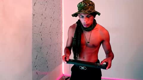 Snapshot of lorian_vikel chatting on 09.24.25 Lorian Vikel online show from 09.24.25