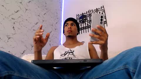 Snapshot of lorian_vikel chatting on 10.12.25 Lorian Vikel online show from 10.12.25