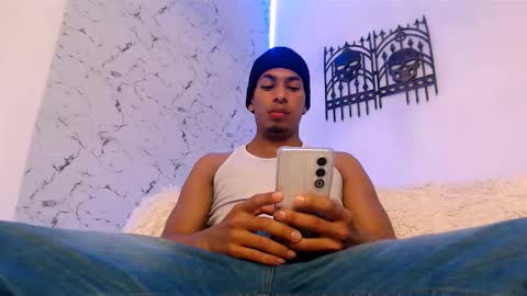 Snapshot of lorian_vikel chatting on 10.19.25 Lorian Vikel online show from 10.19.25