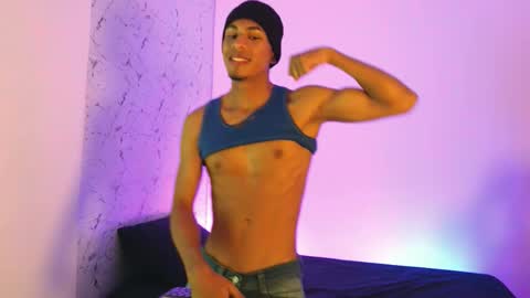 Snapshot of lorian_vikel chatting on 11.16.25 Lorian Vikel online show from 11.16.25