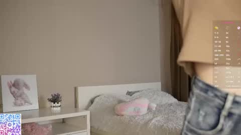 Snapshot of lornaelin chatting on 09.11.25 Dia 700-1630Rose 1900-430UTC1 online show from 09.11.25