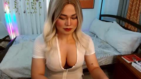 Snapshot of los_bondad chatting on 12.03.25 Los online show from 12.03.25