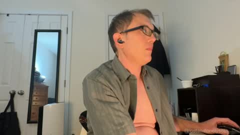 Snapshot of lostandlonelysoul chatting on 04.22.26 Hazemir online show from 04.22.26