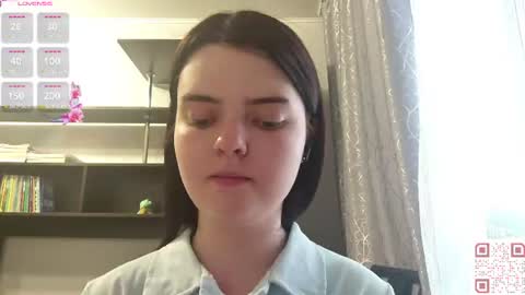 Snapshot of loudeguise chatting on 06.10.26 Esma online show from 06.10.26
