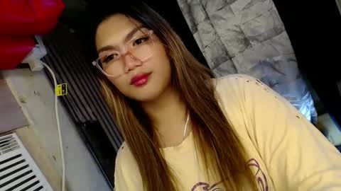 Snapshot of louheart chatting on 12.23.24 Sweet online show from 12.23.24