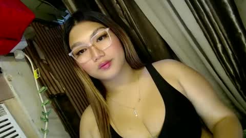 Snapshot of louheart chatting on 02.09.25 Sweet online show from 02.09.25