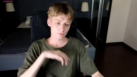 Snapshot of louie_evans chatting on 09.14.25 louie_evans online show from 09.14.25