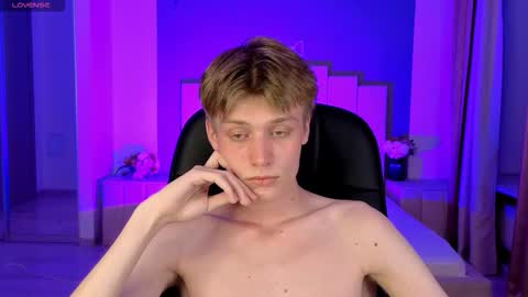 Snapshot of louie_evans chatting on 09.15.25 louie_evans online show from 09.15.25