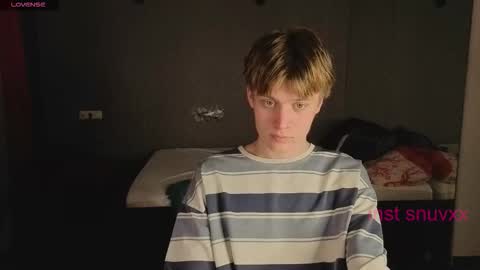 Snapshot of louie_evans chatting on 10.10.25 louie_evans online show from 10.10.25