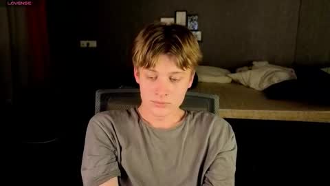 Snapshot of louie_evans chatting on 10.12.25 louie_evans online show from 10.12.25