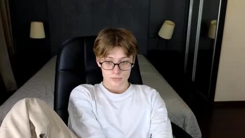 Snapshot of louie_evans chatting on 11.03.25 louie_evans online show from 11.03.25