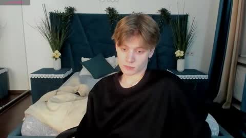 Snapshot of louie_evans chatting on 12.18.25 louie_evans online show from 12.18.25