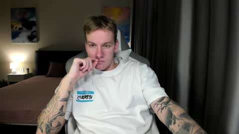 Snapshot of louisjafferson chatting on 12.28.24 Louis online show from 12.28.24