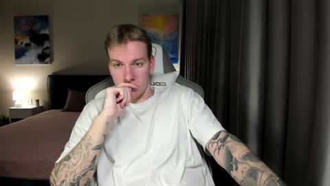 Snapshot of louisjafferson chatting on 12.29.24 Louis online show from 12.29.24