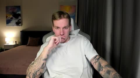 Snapshot of louisjafferson chatting on 12.30.24 Louis online show from 12.30.24