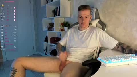 Snapshot of louisjafferson chatting on 02.21.25 Louis online show from 02.21.25