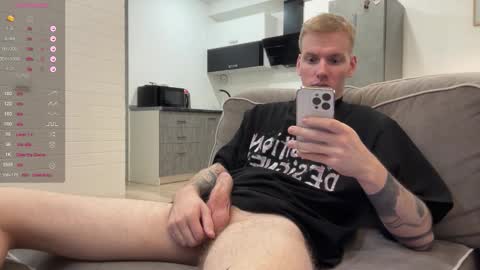 Snapshot of louisjafferson chatting on 10.05.25 Louis online show from 10.05.25