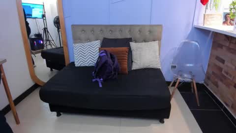 Snapshot of lourenfox chatting on 11.28.25 Louren Fox online show from 11.28.25