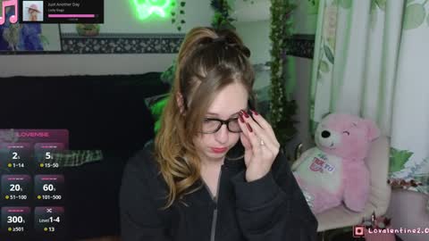 Lo Valentine online show from 12.18.24