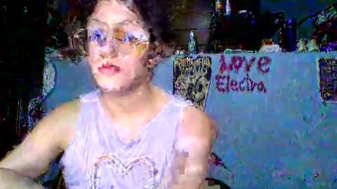 Snapshot of love_electra chatting on 04.11.26 love_electra online show from 04.11.26