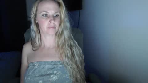 Snapshot of love_on_ chatting on 03.31.26 LoVe On online show from 03.31.26