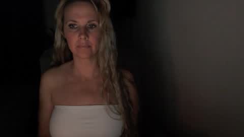 Snapshot of love_on_ chatting on 04.01.26 LoVe On online show from 04.01.26