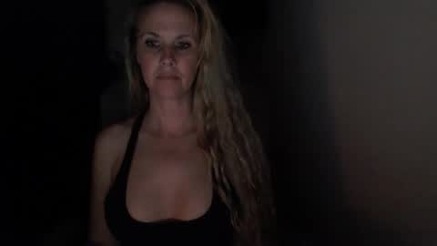 Snapshot of love_on_ chatting on 04.11.26 LoVe On online show from 04.11.26