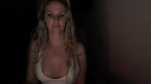 Snapshot of love_on_ chatting on 04.11.26 LoVe On online show from 04.11.26