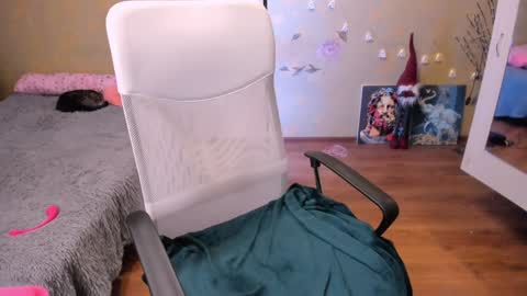 cat-girl online show from 02.08.25