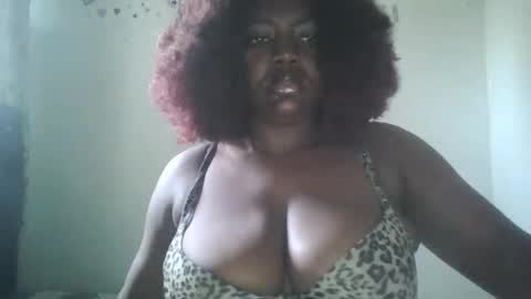 Snapshot of lovecumsluttie chatting on 10.02.25 mila online show from 10.02.25