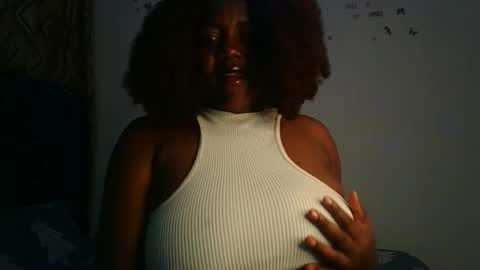 Snapshot of lovecumsluttie chatting on 10.03.25 mila online show from 10.03.25