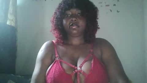 Snapshot of lovecumsluttie chatting on 10.07.25 mila online show from 10.07.25