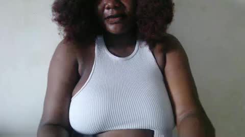 Snapshot of lovecumsluttie chatting on 10.13.25 mila online show from 10.13.25