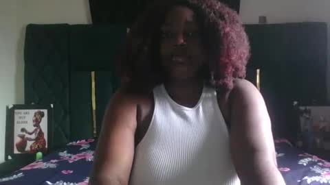 Snapshot of lovecumsluttie chatting on 11.06.25 mila online show from 11.06.25