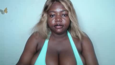 Snapshot of lovecumsluttie chatting on 11.23.25 mila online show from 11.23.25