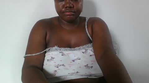 Snapshot of lovecumsluttie chatting on 12.14.25 mila online show from 12.14.25