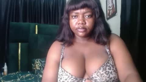 Snapshot of lovecumsluttie chatting on 01.08.26 mila online show from 01.08.26