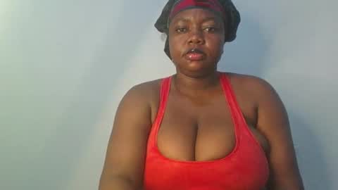 Snapshot of lovecumsluttie chatting on 01.11.26 mila online show from 01.11.26