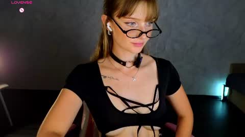 Snapshot of lovelly_molly chatting on 07.28.26 Molly online show from 07.28.26