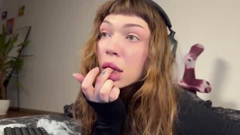 Snapshot of lovelorn_ chatting on 01.09.25 Elsa online show from 01.09.25