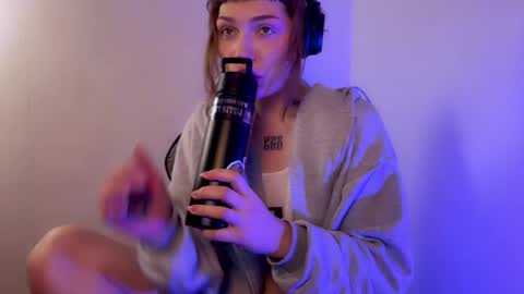 Snapshot of lovelorn_ chatting on 01.26.25 Elsa online show from 01.26.25