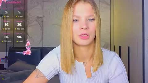 Snapshot of lovely_babyy chatting on 09.12.25 Jenny online show from 09.12.25