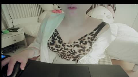 Snapshot of lovely_dana chatting on 03.25.26 DANA KIM online show from 03.25.26