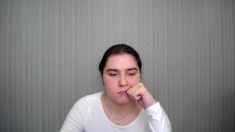 Snapshot of lovelyangel_xx chatting on 12.10.24 lovelyangel_xx online show from 12.10.24