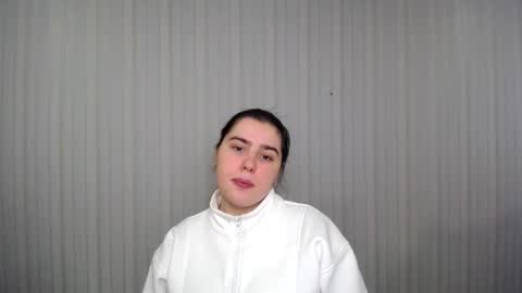 Snapshot of lovelyangel_xx chatting on 12.14.24 lovelyangel_xx online show from 12.14.24
