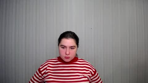 Snapshot of lovelyangel_xx chatting on 12.18.24 lovelyangel_xx online show from 12.18.24