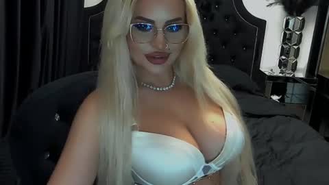 Snapshot of lovelyblondyxxx chatting on 06.09.26 PrAllinXXXa online show from 06.09.26