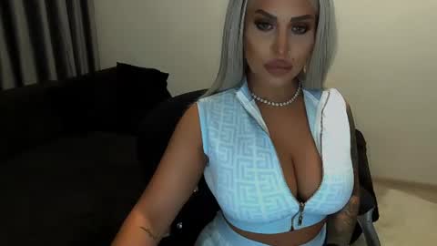 Snapshot of lovelyblondyxxx chatting on 07.20.26 PrAllinXXXa online show from 07.20.26